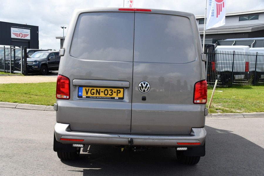Volkswagen Transporter 2.0 TDI L2H1 Bulli Adaptieve Cruise, Virtual, Carplay, LED, Trekhaak, Leder, Stoelverwarming, 150PK Uniek!