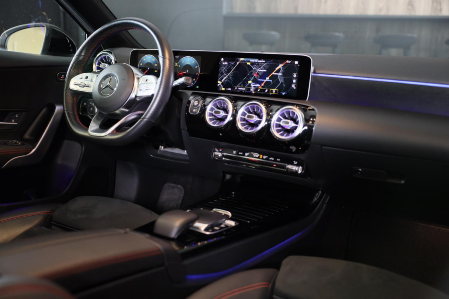 Mercedes-Benz A-Klasse 200 AMG 45 Look / Aut / 163 Pk / Navi / Camera / Cruise Control / F1 Flippers / Open Panoramadak / Led / 19