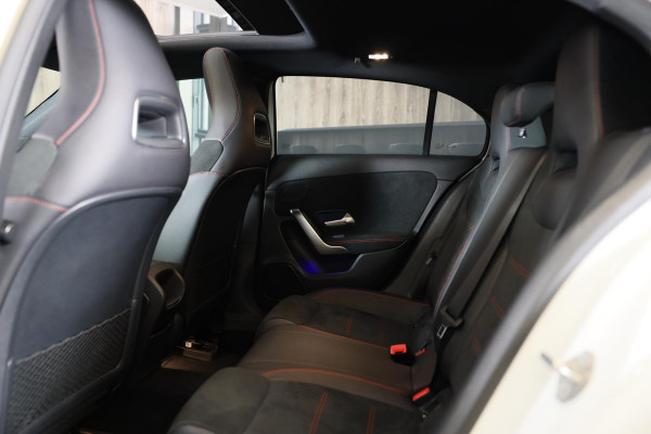 Mercedes-Benz A-Klasse 200 AMG 45 Look / Aut / 163 Pk / Navi / Camera / Cruise Control / F1 Flippers / Open Panoramadak / Led / 19