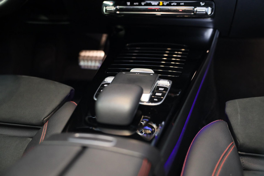 Mercedes-Benz A-Klasse 200 AMG 45 Look / Aut / 163 Pk / Navi / Camera / Cruise Control / F1 Flippers / Open Panoramadak / Led / 19