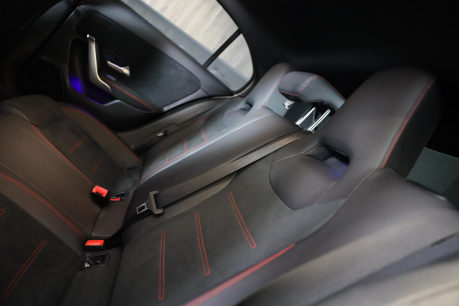 Mercedes-Benz A-Klasse 200 AMG 45 Look / Aut / 163 Pk / Navi / Camera / Cruise Control / F1 Flippers / Open Panoramadak / Led / 19