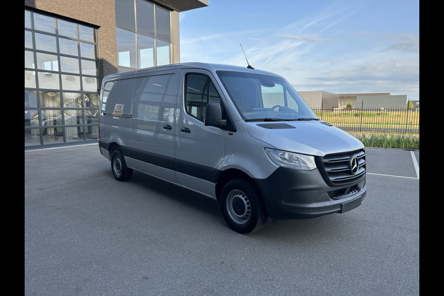 Mercedes-Benz Sprinter 315 CDI L2 H1 RWD / Trekhaak / MBUX / Camera / Carplay navigatie / Airco / 270 Graden achterdeuren