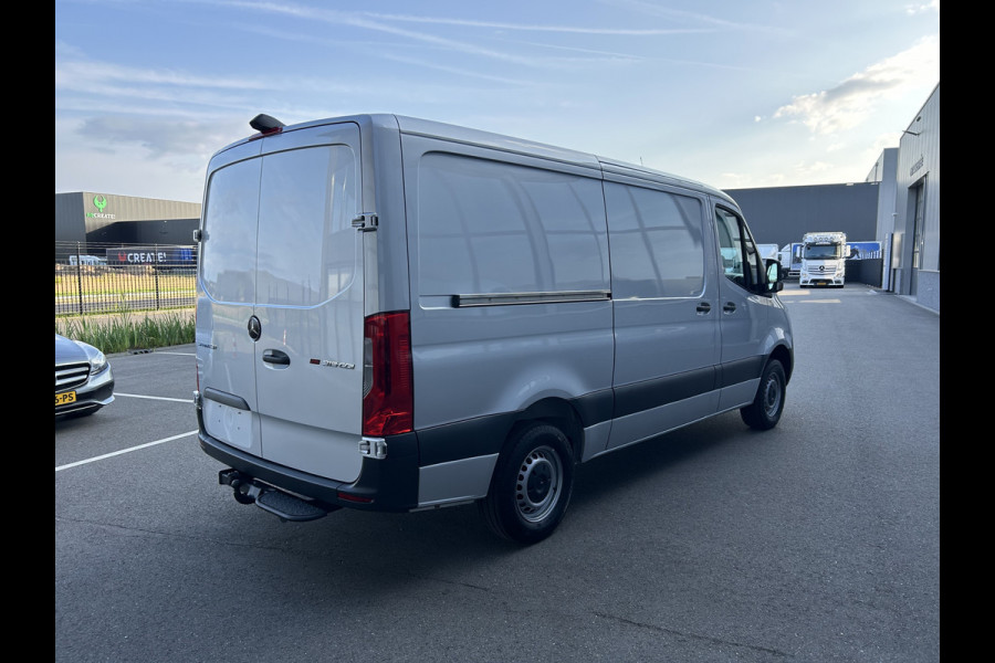 Mercedes-Benz Sprinter 315 CDI L2 H1 RWD / Trekhaak / MBUX / Camera / Carplay navigatie / Airco / 270 Graden achterdeuren
