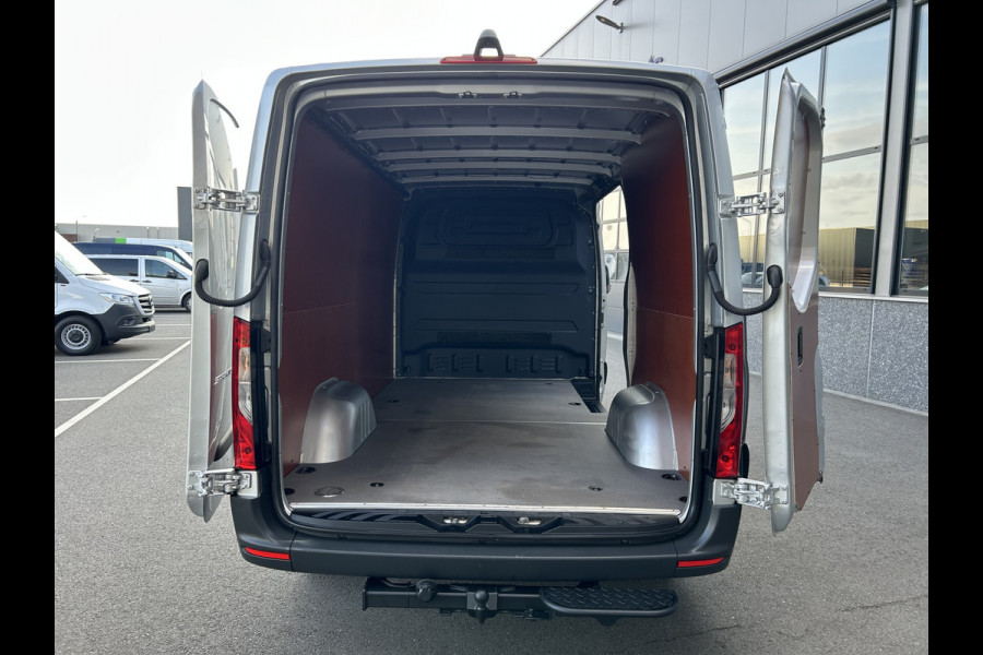 Mercedes-Benz Sprinter 315 CDI L2 H1 RWD / Trekhaak / MBUX / Camera / Carplay navigatie / Airco / 270 Graden achterdeuren