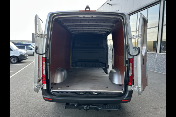 Mercedes-Benz Sprinter 315 CDI L2 H1 RWD / Trekhaak / MBUX / Camera / Carplay navigatie / Airco / 270 Graden achterdeuren