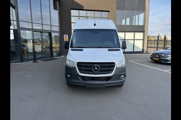 Mercedes-Benz Sprinter 319 CDI L2 H2 3.0 V6 / 3500KG Trekhaak / 360 Camera / MBUX / Navigatie / Cruise control / Airco / 270 Graden achterdeuren