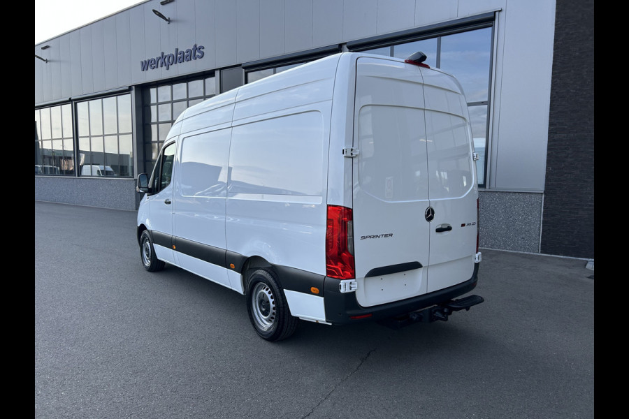 Mercedes-Benz Sprinter 319 CDI L2 H2 3.0 V6 / 3500KG Trekhaak / 360 Camera / MBUX / Navigatie / Cruise control / Airco / 270 Graden achterdeuren