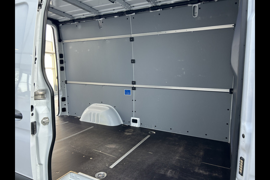 Mercedes-Benz Sprinter 319 CDI L2 H2 3.0 V6 / 3500KG Trekhaak / 360 Camera / MBUX / Navigatie / Cruise control / Airco / 270 Graden achterdeuren