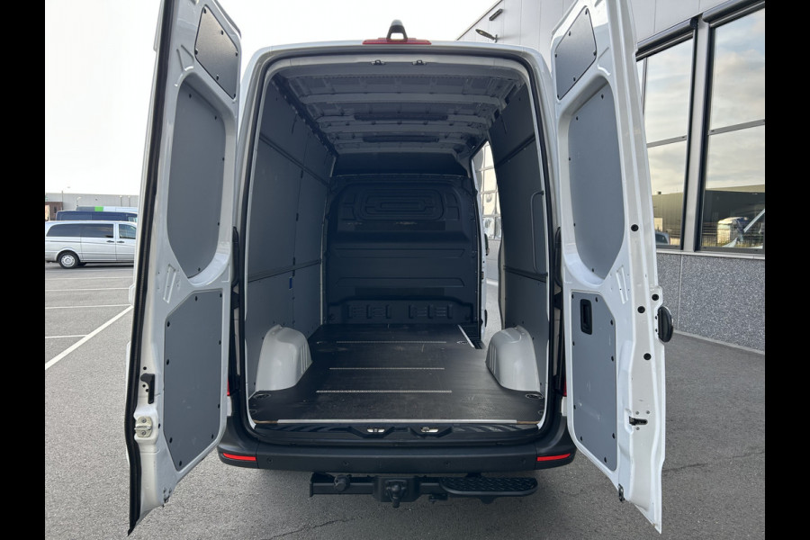 Mercedes-Benz Sprinter 319 CDI L2 H2 3.0 V6 / 3500KG Trekhaak / 360 Camera / MBUX / Navigatie / Cruise control / Airco / 270 Graden achterdeuren