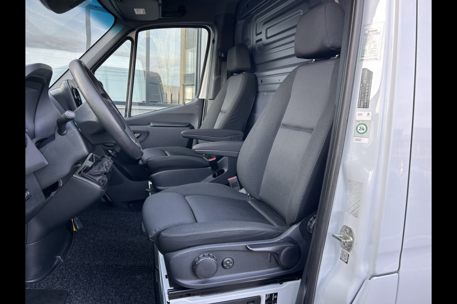 Mercedes-Benz Sprinter 319 CDI L2 H2 3.0 V6 / 3500KG Trekhaak / 360 Camera / MBUX / Navigatie / Cruise control / Airco / 270 Graden achterdeuren