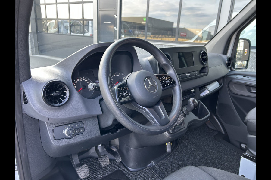 Mercedes-Benz Sprinter 319 CDI L2 H2 3.0 V6 / 3500KG Trekhaak / 360 Camera / MBUX / Navigatie / Cruise control / Airco / 270 Graden achterdeuren