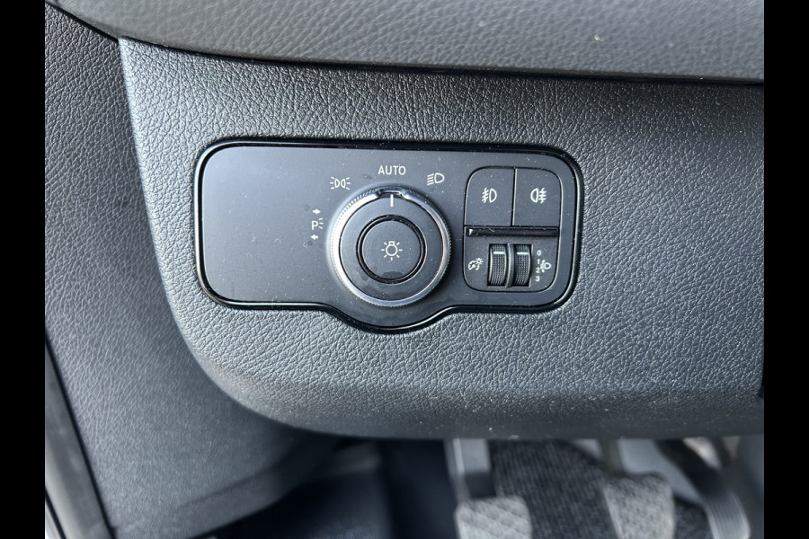 Mercedes-Benz Sprinter 319 CDI L2 H2 3.0 V6 / 3500KG Trekhaak / 360 Camera / MBUX / Navigatie / Cruise control / Airco / 270 Graden achterdeuren