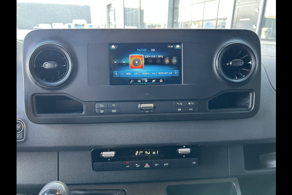 Mercedes-Benz Sprinter 319 CDI L2 H2 3.0 V6 / 3500KG Trekhaak / 360 Camera / MBUX / Navigatie / Cruise control / Airco / 270 Graden achterdeuren