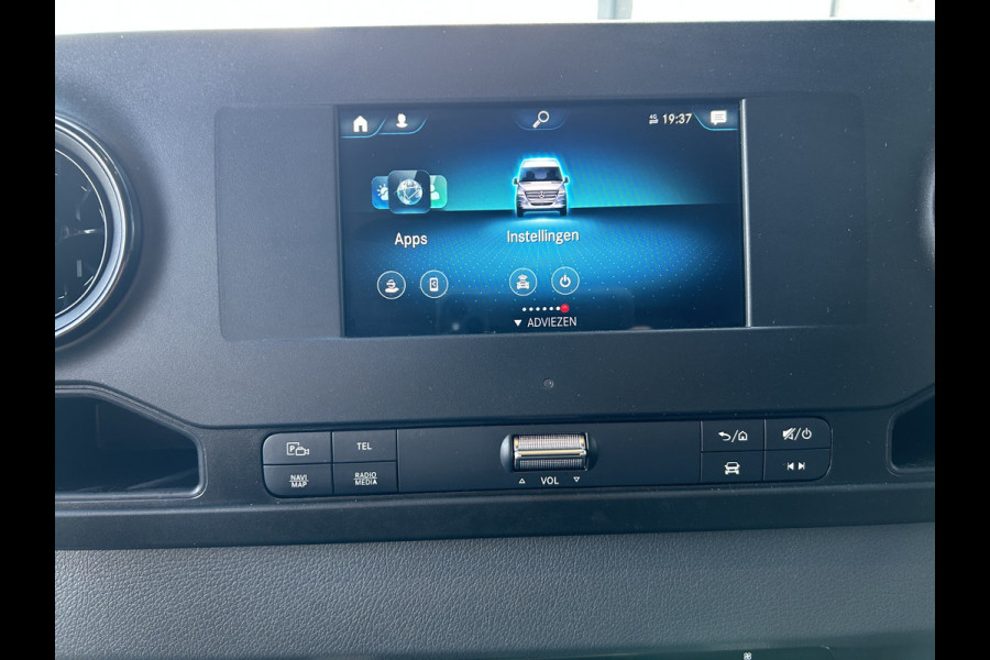 Mercedes-Benz Sprinter 319 CDI L2 H2 3.0 V6 / 3500KG Trekhaak / 360 Camera / MBUX / Navigatie / Cruise control / Airco / 270 Graden achterdeuren