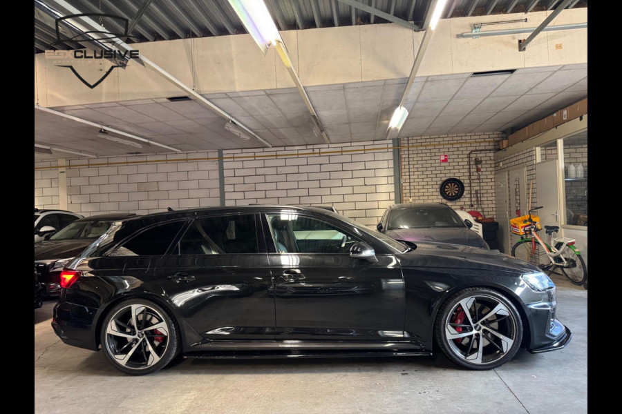 Audi RS4 2.9 TFSI Quattro Pano/B&O/Carbon/HUD/Massage/Camera