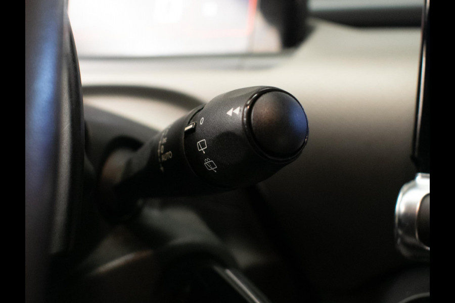 Citroën C4 Cactus 1.2 PureTech Business Sport (APPLE CARPLAY,NAVI,CLIMATE,LED,CRUISE,PDC,SPORTSTOELEN,NETTE STAAT)