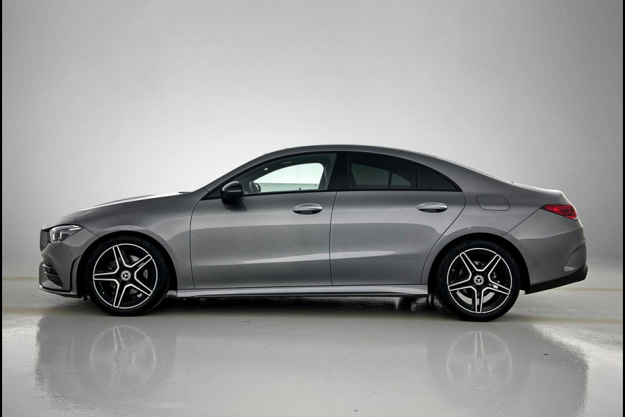 Mercedes-Benz CLA-Klasse 180 Business Solution AMG Night Upgrade (PANORAMADAK, SFEERVERLICHTING, STOELVERWARMING, CAMERA, 1e EIG)