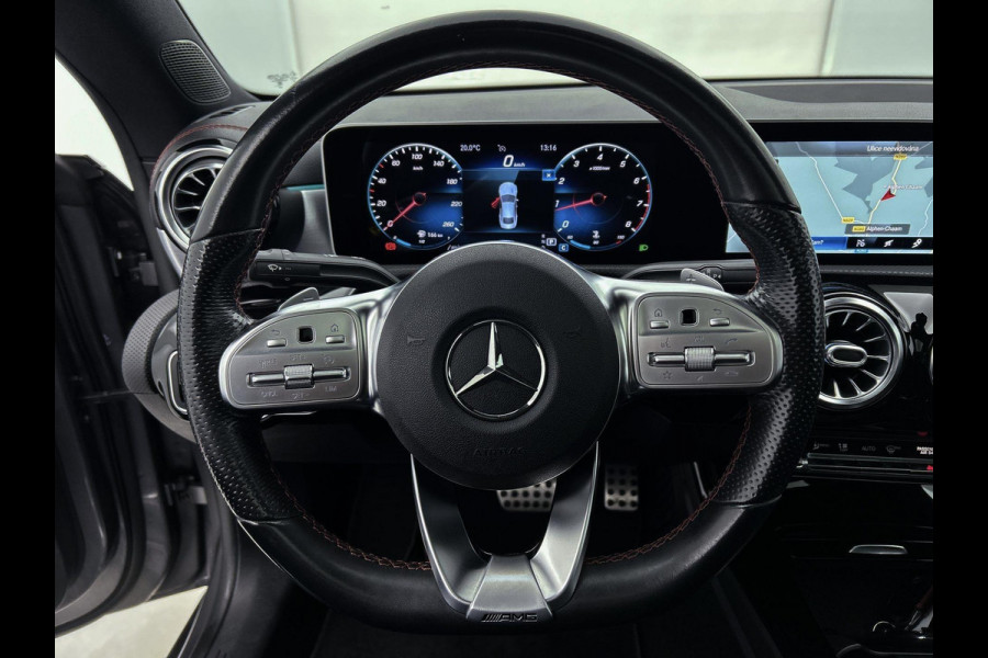 Mercedes-Benz CLA-Klasse 180 Business Solution AMG Night Upgrade (PANORAMADAK, SFEERVERLICHTING, STOELVERWARMING, CAMERA, 1e EIG)