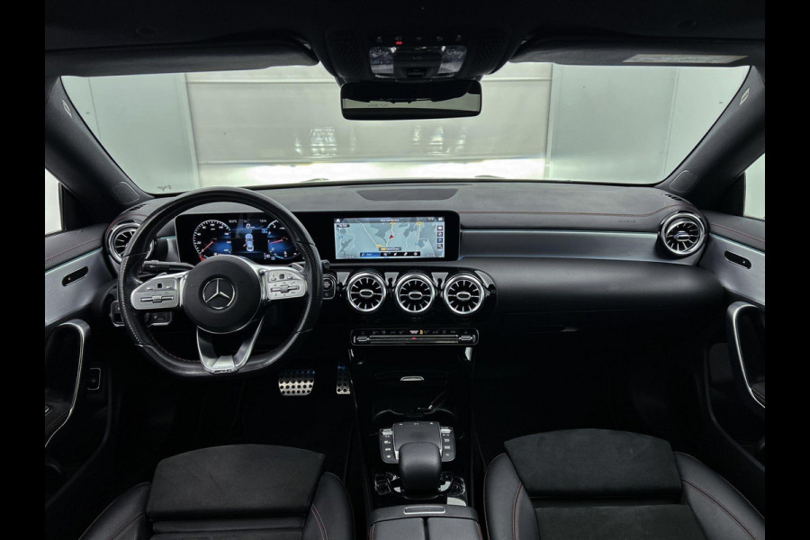 Mercedes-Benz CLA-Klasse 180 Business Solution AMG Night Upgrade (PANORAMADAK, SFEERVERLICHTING, STOELVERWARMING, CAMERA, 1e EIG)