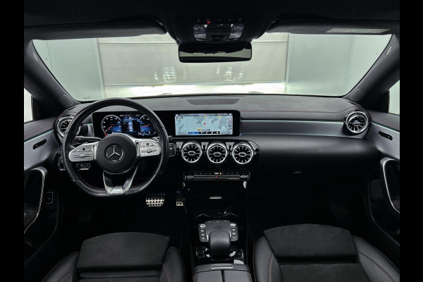 Mercedes-Benz CLA-Klasse 180 Business Solution AMG Night Upgrade (PANORAMADAK, SFEERVERLICHTING, STOELVERWARMING, CAMERA, 1e EIG)