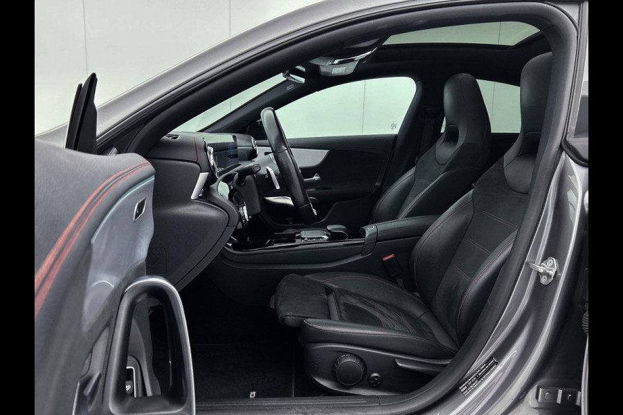 Mercedes-Benz CLA-Klasse 180 Business Solution AMG Night Upgrade (PANORAMADAK, SFEERVERLICHTING, STOELVERWARMING, CAMERA, 1e EIG)