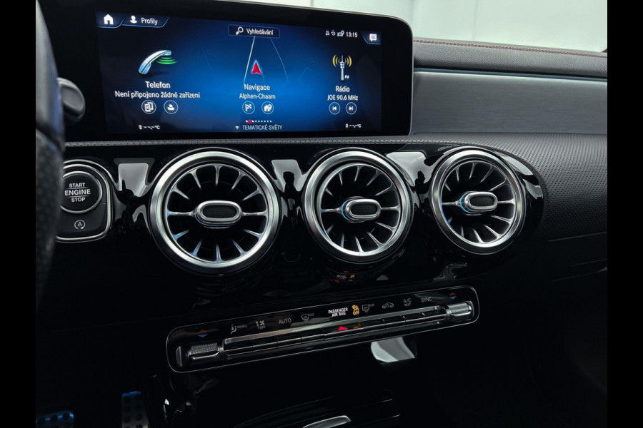 Mercedes-Benz CLA-Klasse 180 Business Solution AMG Night Upgrade (PANORAMADAK, SFEERVERLICHTING, STOELVERWARMING, CAMERA, 1e EIG)