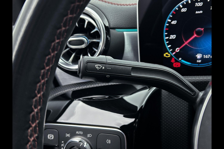 Mercedes-Benz CLA-Klasse 180 Business Solution AMG Night Upgrade (PANORAMADAK, SFEERVERLICHTING, STOELVERWARMING, CAMERA, 1e EIG)