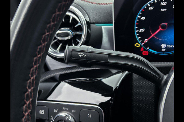 Mercedes-Benz CLA-Klasse 180 Business Solution AMG Night Upgrade (PANORAMADAK, SFEERVERLICHTING, STOELVERWARMING, CAMERA, 1e EIG)