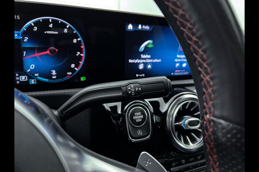 Mercedes-Benz CLA-Klasse 180 Business Solution AMG Night Upgrade (PANORAMADAK, SFEERVERLICHTING, STOELVERWARMING, CAMERA, 1e EIG)