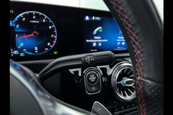 Mercedes-Benz CLA-Klasse 180 Business Solution AMG Night Upgrade (PANORAMADAK, SFEERVERLICHTING, STOELVERWARMING, CAMERA, 1e EIG)