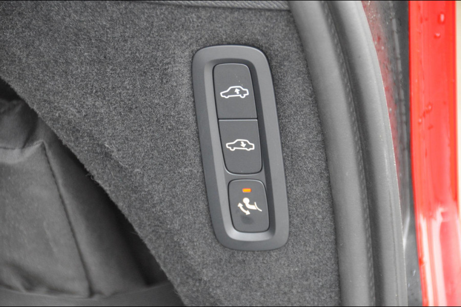 Volvo XC90 T8 455PK Automaat Recharge AWD Ultimate Dark HEICO / Luchtvering / Panoramisch schuif en kantel dak / Head-Up Display / Google Services / Adaptieve Cruise Control / Harman Kardon Audio/