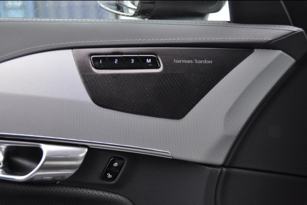Volvo XC90 T8 455PK Automaat Recharge AWD Ultimate Dark HEICO / Luchtvering / Panoramisch schuif en kantel dak / Head-Up Display / Google Services / Adaptieve Cruise Control / Harman Kardon Audio/