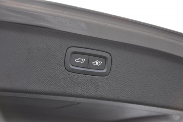 Volvo XC90 T8 455PK Automaat Recharge AWD Ultimate Dark HEICO / Luchtvering / Panoramisch schuif en kantel dak / Head-Up Display / Google Services / Adaptieve Cruise Control / Harman Kardon Audio/