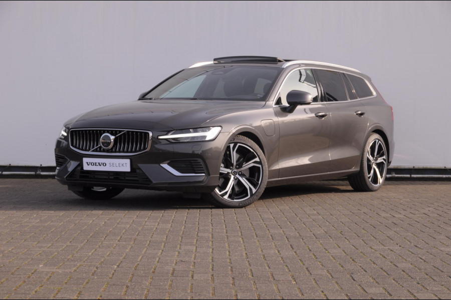 Volvo V60 T6 350PK Automaat Plug-in hybrid AWD Ultra Bright DEMO Roy Long range / Head-up display / Harman Kardon audio / Panoramadak / BLIS / Elektrisch bedienbare voorstoelen / Memory seats / Verwarmbare stoelen / Keyless entry /