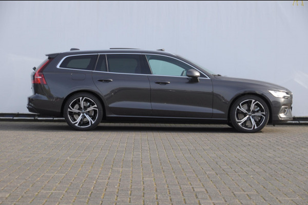 Volvo V60 T6 350PK Automaat Plug-in hybrid AWD Ultra Bright DEMO Roy Long range / Head-up display / Harman Kardon audio / Panoramadak / BLIS / Elektrisch bedienbare voorstoelen / Memory seats / Verwarmbare stoelen / Keyless entry /
