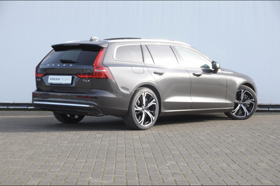 Volvo V60 T6 350PK Automaat Plug-in hybrid AWD Ultra Bright DEMO Roy Long range / Head-up display / Harman Kardon audio / Panoramadak / BLIS / Elektrisch bedienbare voorstoelen / Memory seats / Verwarmbare stoelen / Keyless entry /