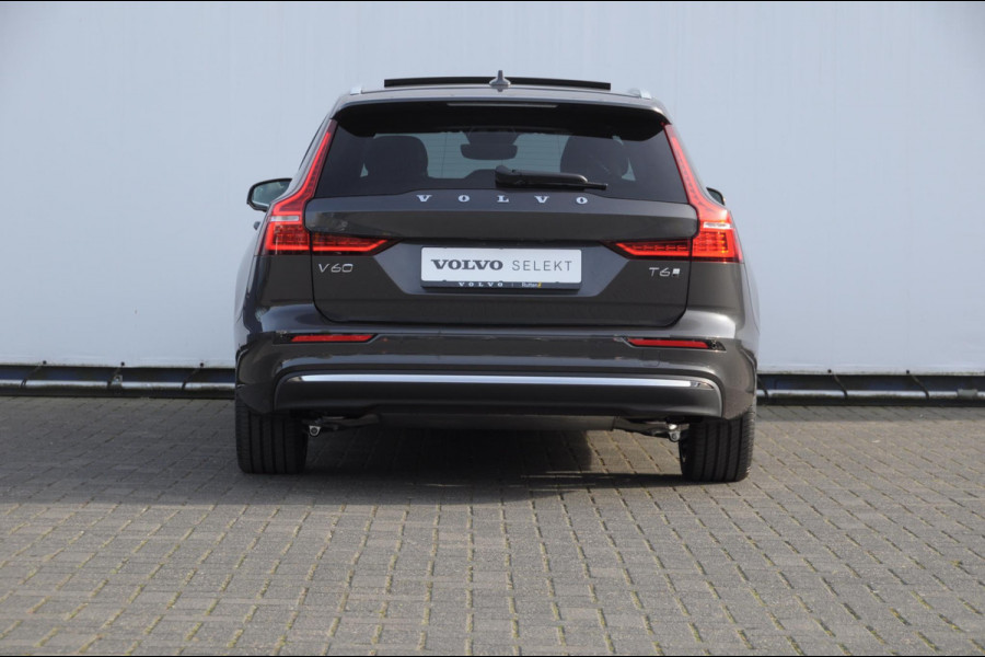 Volvo V60 T6 350PK Automaat Plug-in hybrid AWD Ultra Bright DEMO Roy Long range / Head-up display / Harman Kardon audio / Panoramadak / BLIS / Elektrisch bedienbare voorstoelen / Memory seats / Verwarmbare stoelen / Keyless entry /