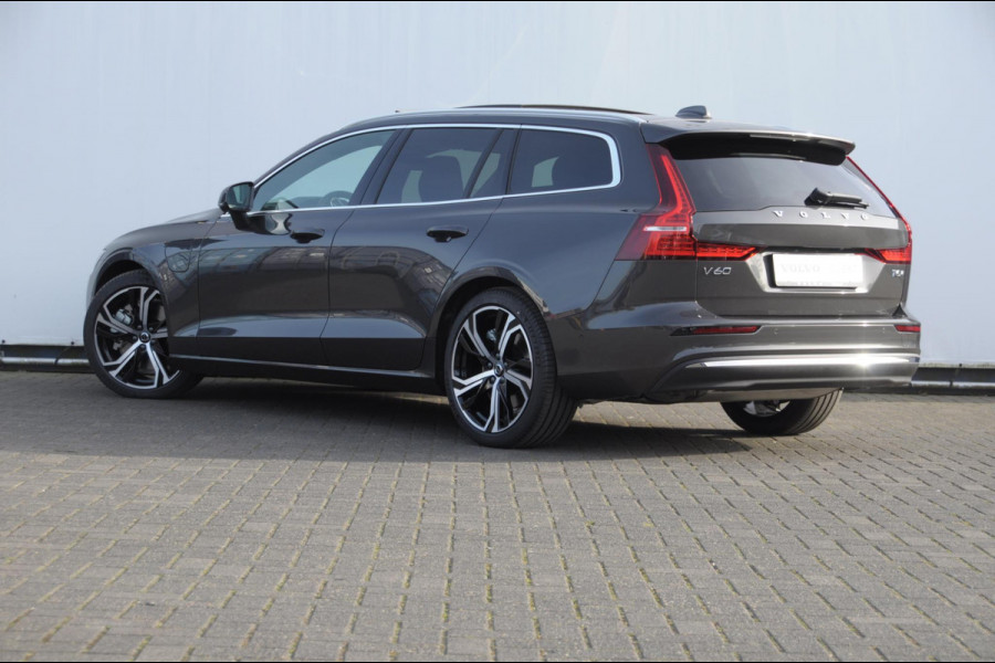 Volvo V60 T6 350PK Automaat Plug-in hybrid AWD Ultra Bright DEMO Roy Long range / Head-up display / Harman Kardon audio / Panoramadak / BLIS / Elektrisch bedienbare voorstoelen / Memory seats / Verwarmbare stoelen / Keyless entry /