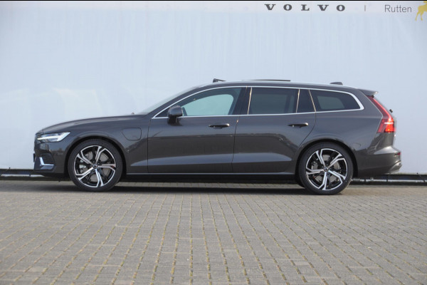 Volvo V60 T6 350PK Automaat Plug-in hybrid AWD Ultra Bright DEMO Roy Long range / Head-up display / Harman Kardon audio / Panoramadak / BLIS / Elektrisch bedienbare voorstoelen / Memory seats / Verwarmbare stoelen / Keyless entry /