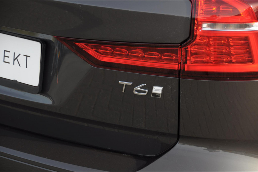 Volvo V60 T6 350PK Automaat Plug-in hybrid AWD Ultra Bright DEMO Roy Long range / Head-up display / Harman Kardon audio / Panoramadak / BLIS / Elektrisch bedienbare voorstoelen / Memory seats / Verwarmbare stoelen / Keyless entry /