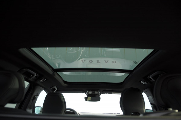 Volvo V60 T6 350PK Automaat Plug-in hybrid AWD Ultra Bright DEMO Roy Long range / Head-up display / Harman Kardon audio / Panoramadak / BLIS / Elektrisch bedienbare voorstoelen / Memory seats / Verwarmbare stoelen / Keyless entry /