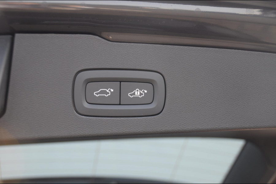 Volvo V60 T6 350PK Automaat Plug-in hybrid AWD Ultra Bright DEMO Roy Long range / Head-up display / Harman Kardon audio / Panoramadak / BLIS / Elektrisch bedienbare voorstoelen / Memory seats / Verwarmbare stoelen / Keyless entry /