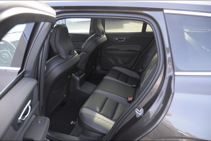 Volvo V60 T6 350PK Automaat Plug-in hybrid AWD Ultra Bright DEMO Roy Long range / Head-up display / Harman Kardon audio / Panoramadak / BLIS / Elektrisch bedienbare voorstoelen / Memory seats / Verwarmbare stoelen / Keyless entry /