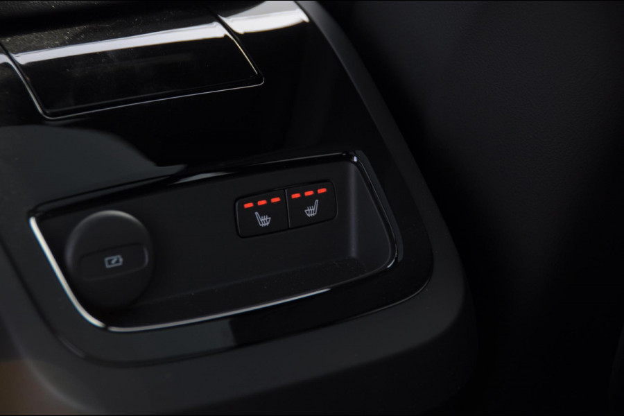Volvo V60 T6 350PK Automaat Plug-in hybrid AWD Ultra Bright DEMO Roy Long range / Head-up display / Harman Kardon audio / Panoramadak / BLIS / Elektrisch bedienbare voorstoelen / Memory seats / Verwarmbare stoelen / Keyless entry /