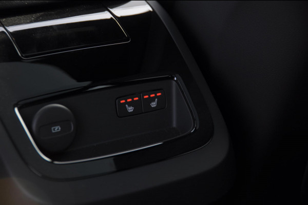 Volvo V60 T6 350PK Automaat Plug-in hybrid AWD Ultra Bright DEMO Roy Long range / Head-up display / Harman Kardon audio / Panoramadak / BLIS / Elektrisch bedienbare voorstoelen / Memory seats / Verwarmbare stoelen / Keyless entry /
