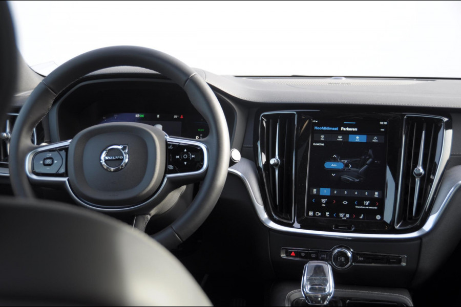 Volvo V60 T6 350PK Automaat Plug-in hybrid AWD Ultra Bright DEMO Roy Long range / Head-up display / Harman Kardon audio / Panoramadak / BLIS / Elektrisch bedienbare voorstoelen / Memory seats / Verwarmbare stoelen / Keyless entry /