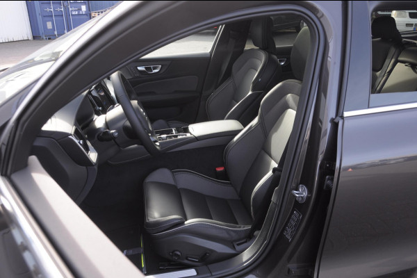 Volvo V60 T6 350PK Automaat Plug-in hybrid AWD Ultra Bright DEMO Roy Long range / Head-up display / Harman Kardon audio / Panoramadak / BLIS / Elektrisch bedienbare voorstoelen / Memory seats / Verwarmbare stoelen / Keyless entry /