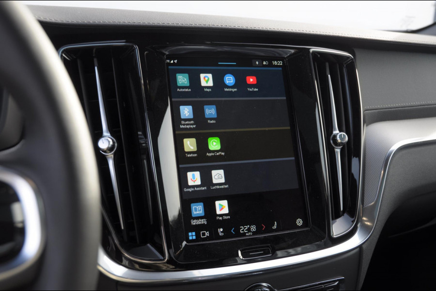 Volvo V60 T6 350PK Automaat Plug-in hybrid AWD Ultra Bright DEMO Roy Long range / Head-up display / Harman Kardon audio / Panoramadak / BLIS / Elektrisch bedienbare voorstoelen / Memory seats / Verwarmbare stoelen / Keyless entry /