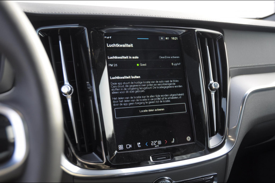Volvo V60 T6 350PK Automaat Plug-in hybrid AWD Ultra Bright DEMO Roy Long range / Head-up display / Harman Kardon audio / Panoramadak / BLIS / Elektrisch bedienbare voorstoelen / Memory seats / Verwarmbare stoelen / Keyless entry /