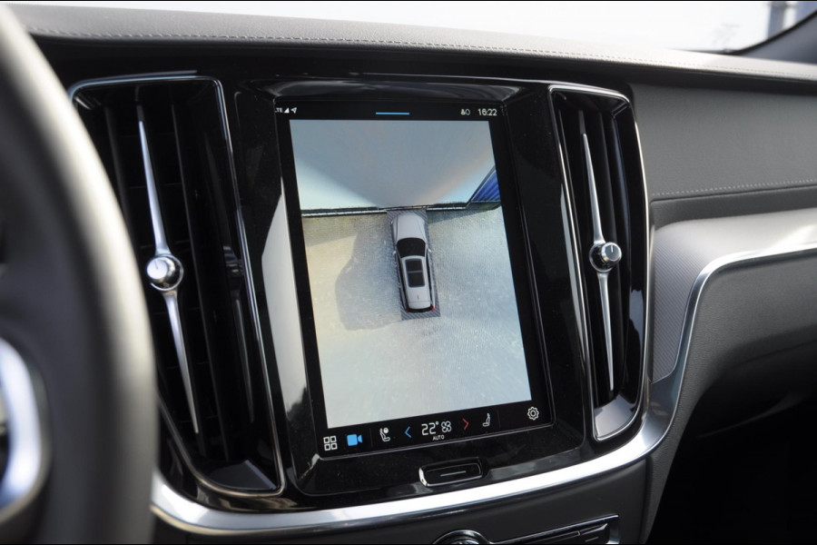 Volvo V60 T6 350PK Automaat Plug-in hybrid AWD Ultra Bright DEMO Roy Long range / Head-up display / Harman Kardon audio / Panoramadak / BLIS / Elektrisch bedienbare voorstoelen / Memory seats / Verwarmbare stoelen / Keyless entry /